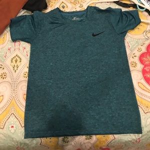 Nike men’s medium dry fit shirt